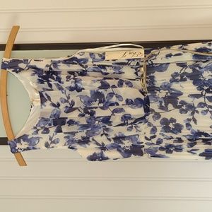 Flowy floral print maxi dress